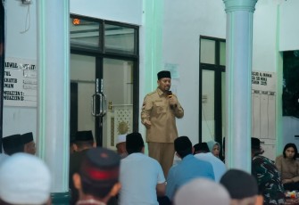  Bupati Batu Bara H.Baharuddin Siagian, SH, M.Si saat Safari Ramadhan, di Masjid Al Ikhwan, Dusun II, Desa Sei Muka, Kecamatan Datuk Tanah Datar, Selasa (11/03/2025).