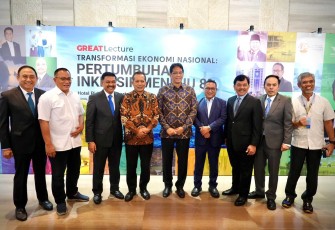 Menkop Ferry Juliantono foto bersama dalam acara Great Institute Lecture di Jakarta, Kamis (11/9)