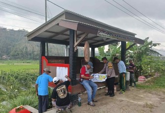 Percantik Pos Kamling mengikuti lomba antar desa