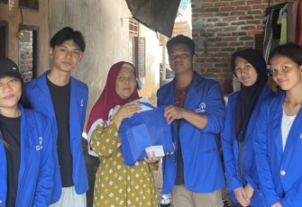 Mahasiswa UPER di desa Barengkok Kabupaten Bogor