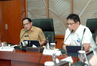 Mendagri Tito Karnavian bersama Menkeu Purbaya di Jakarta, Senin (22/9)