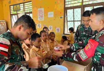 Kolak manis satgas pamtas Yonarmed 12 Kostrad 