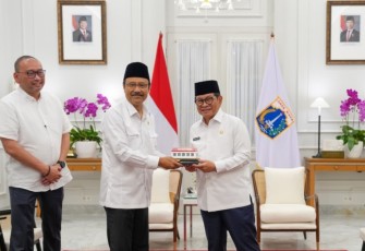 Mensos Saifullah Yusuf bersama Gubernur DKI Jakarta Pramono Anung 