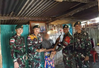 Warga sukarela menyerahkan senjata dan amunisi di perbatasan 