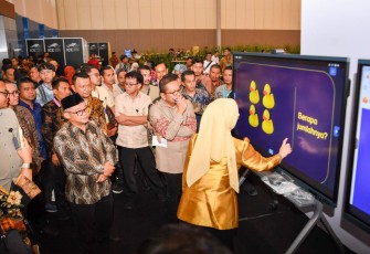 Mendikdasmen Abdul Mu'ti saat menerima pemaparan 