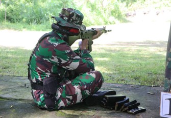 Latihan menembak prajurit Kodim 0807/Tulungagung 