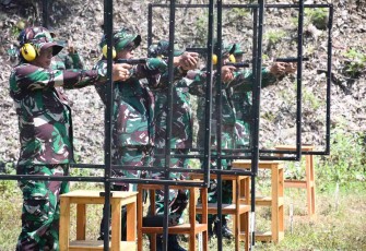 Latihan menembak prajurit Korem 081/DSJ