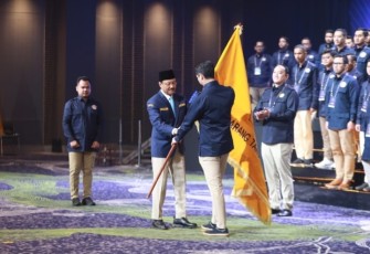 Mensos Saifullah Yusuf saat mengukuhkan pengurus Nasional karang taruna di Kota Tangerang, Sabtu (22/11)