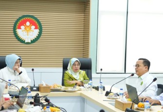 Pertemuan pembahasan inisiasi program ini dihadiri oleh Penasihat DWP Kemenag Helmi Nasaruddin Umar beserta seluruh jajaran pengurus, Kepala Biro Humas dan Komunikasi Publik Thobib Al Asyhar, serta Kepala Biro Umum Aceng Abdul Aziz.