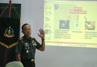 Danden Hub Rem 121Abw Letkol Cke Agus Susanto saat memberikan pengarahan