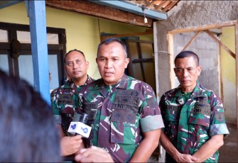 Dandim 0801Pacitan Letkol Arh Imam Musahirul, S.H., M.I.P. mendampingi Danrem 081Dsj memberikan bantuan berupa Keramik dan sembako untuk Panti Asuhan Citra Diri di Dusun Krajan, Desa Kayen, Kec.KabPacitan, Rabu (1642025).