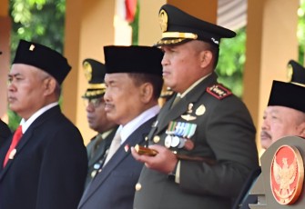 Danrem 081/DSJ saat mengikuti upacara peringatan HUT ke-80 Kemerdekaan Republik Indonesia di Alun-Alun Kabupaten Madiun, Minggu (17/8/2025).
