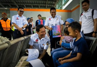 Semakin Melayani Sepenuh Hati, Direktur Utama KAI Bobby Rasyidin Menyapa Langsung Pelanggan di Wilayah Daop 1 Jakarta