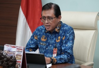 Dirjen Bina Pembangunan Daerah Kemendagri, Restuardy Daud, saat membuka Rakortekrenbang 2025 secara daring dari Jakarta