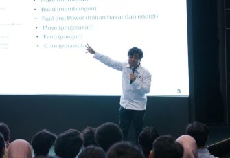 Dosen Fakultas Teknik Pertambangan dan Perminyakan ITB, Imam Santoso menyampaikan materi dalam Sosialisasi MediaMIND di ITB Bandung