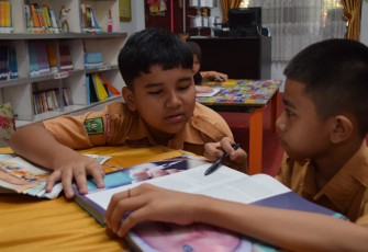 Gerakan Literasi 3S (Seratus, Seribu, Sejuta) yang didukung dengan program rutin mingguan Selasih (Serempak Selasa Berliterasi).