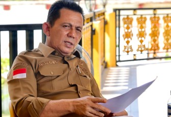 Gubernur Ansar Ahmad 