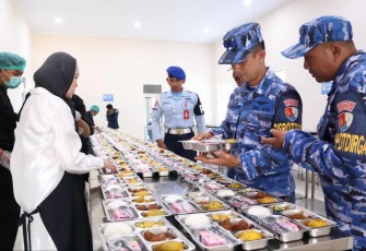 Pengecekan pendistribusian makanan bergizi Lanud Husein Sastranegara Bandung, Jum'at (3/1/25)