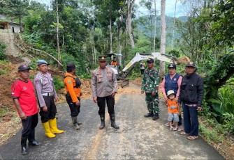 Jalan akses wilayah desa binaan dibuka kembali