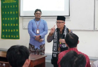 Wamendikdasmen Atip Latipulhayat saat menyampaikan pengarahan di SMA Muhammadiyah 1 Yogyakarta, Kamis (16/1)