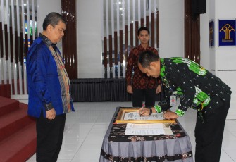 Penandatanganan Komitmen Bersama Pembangunan ZI dan Perjanjian Kinerja Tahun 2025 
