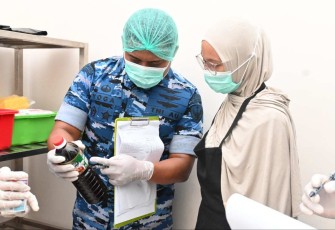 Pengecekan bahan baku dapur SPPG Lanud Husein Sastranegara 