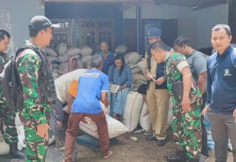 Penimbangan gabah petani desa binaan 