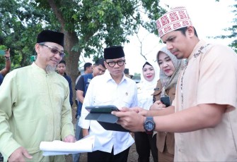 Mendes PDT Yandri Susanto menerima pemaparan perihal situ Cibeureum 