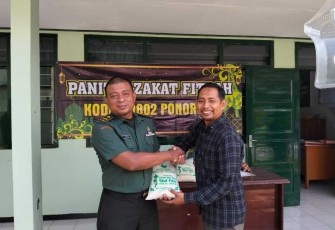 Penyaluran zakat fitrah Kodim 0802/Ponorogo 