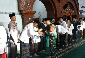 Kodim 0802/Ponorogo Gelar Salat Idul Fitri 1446 H 