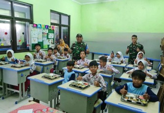 Makan bergizi gratis siswa SDS Maleber Utara, Jum'at (25/4)