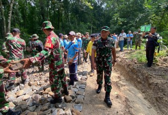 Danrem 081/DSJ Rasakan Geliat Pembangunan di Ngluyu