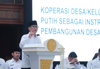 Menteri Desa dan Pembangunan Daerah Tertinggal (Mendes PDT) Yandri Susanto meluncurkan Musyawarah Desa Khusus (Musdesus) Pembentukan Koperasi Desa/Kelurahan Merah Putih se-Jawa Barat di Bale Asri Pu8sdai, Bandung, Senin (28/4/2025)