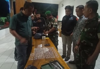 Kodim 1410/Btg serahkan Barang Bukti penemuan yang Diduga Narkoba Jenis Sabu Kepada Polres Bantaeng