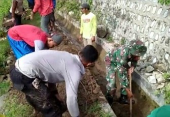 Pembersihan saluran air di wilayah binaan