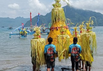 Tradisi Larung Sembonyo di Kabupaten Trenggalek 