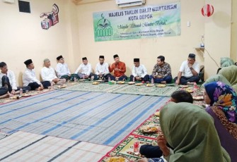 Ketua PCNU Kota Depok KH Achmad Solechan memberikan tausiyah di MT Balwan, Kamis (26/6)