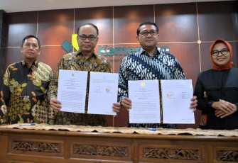Menteri Koperasi (Menkop) Budi Arie Setiadi dalam keterangannya usai penandatangan MoU di Jakarta, Kamis (10/7/2025)