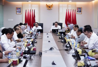 Sekretaris Jenderal (Sekjen) Kementerian ATR/BPN, Pudji Prasetijanto Hadi saat membuka Rapat Penyusunan Rencana Aksi RB di Kantor Kementerian ATR/BPN, Jakarta, Selasa (15/07/2025)