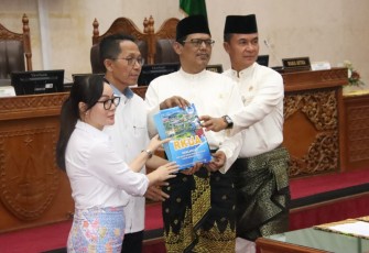 Wali Kota Batam Sampaikan KUA/PPAS APBD 2026 Dalam Rapat Paripurna DPRD