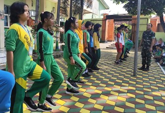 Danposramil Manguharjo Berikan Materi Wawasan Kebangsaan dan PBB bagi Siswa SMP 13 Kota Madiun dalam MPLS