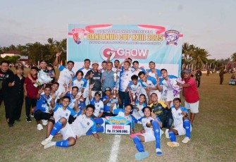 Danlanud J.B Soedirman Letkol Pnb Tatag Onne Setiawan tutup open tournament sepakbola Danlanud Cup XIII tahun 2025 di Purbalingga, Minggu (20/7)