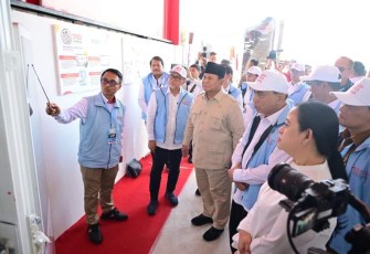 Presiden RI Prabowo Subianto beserta jajaran Menteri saat Peresmian Program Koperasi Desa/Kelurahan Merah Putih (KDMP) di Desa Bentangan, Klaten, Jawa Tengah, pada Senin (21/7)