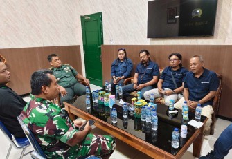 Dandim 0805/Ngawi Letkol Arh Setu Wibowo saat menerima audiensi Ketua PWI Ngawi di Makodim, Kamis (7/8)