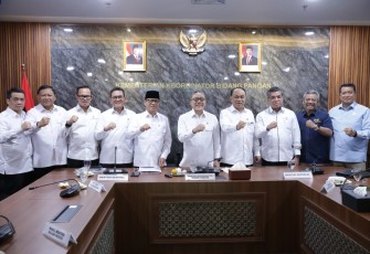 Rapat Koordinasi Terbatas (Rakortas) Percepatan Pembentukan Kopdes Merah Putih yang dipimpin Menko Pangan Zulkifli Hasan, di Kantor Kemenko Pangan, Jakarta Pusat, Rabu (20/8/2025)