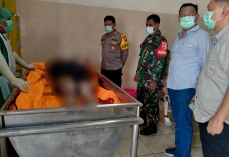 Warga Desa Plumbungan, Kecamatan Kebonagung, Kabupaten Pacitan, digegerkan dengan penemuan mayat berjenis kelamin laki-laki di pesisir Pantai Gelon pada Kamis (21/8/2025) sekitar pukul 08.15 WIB