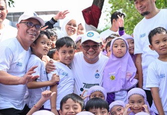 Mendikdasmen Sapa Murid di SD Al Hikmah Surabaya, Apresiasi Sinergisitas Warga Sekolah Menciptakan Lingkungan Belajar yang Sehat