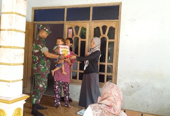 Dukung Pelayanan Kesehatan, Babinsa Kodim Ponorogo Pendampingan Posyandu Balita