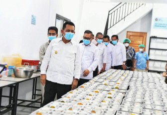 Gubernur Provinsi Kepulauan Riau Ansar Ahmad bersama Wakil Gubernur Kepri Nynyang Haris Pratamura meninjau langsung pelaksanaan Program Makan Bergizi Gratis (MBG) di Kabupaten Karimun, Kamis (4/9/2025)