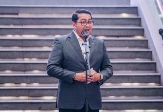 Menteri Ekonomi Kreatif (Menteri Ekraf) Teuku Riefky Harsya menghadiri acara Golden Swirl Awards 2025